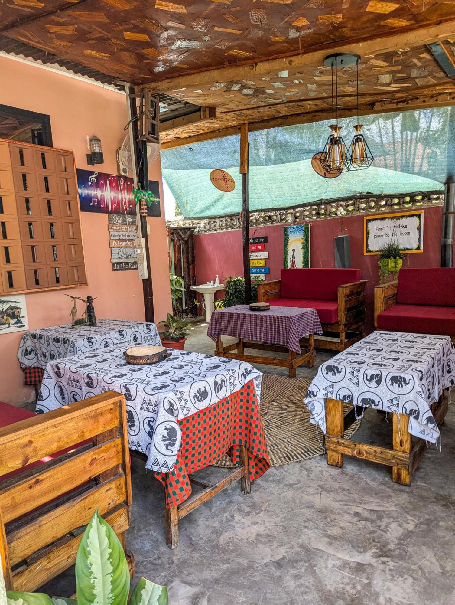 Travellers Home Darüsselam Dış mekan fotoğraf